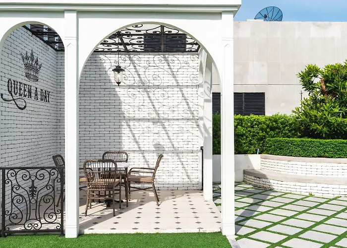 The Quartier Phrom Phong Thonglor By Compass