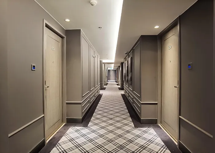 The Quartier Phrom Phong Thonglor By Compass בנגקוק