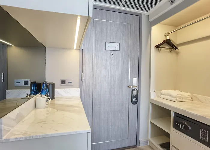 The Quartier Phrom Phong Thonglor By Compass בנגקוק